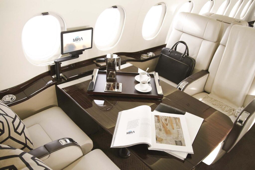 Dassault-Falcon-2000LXS-private-jet