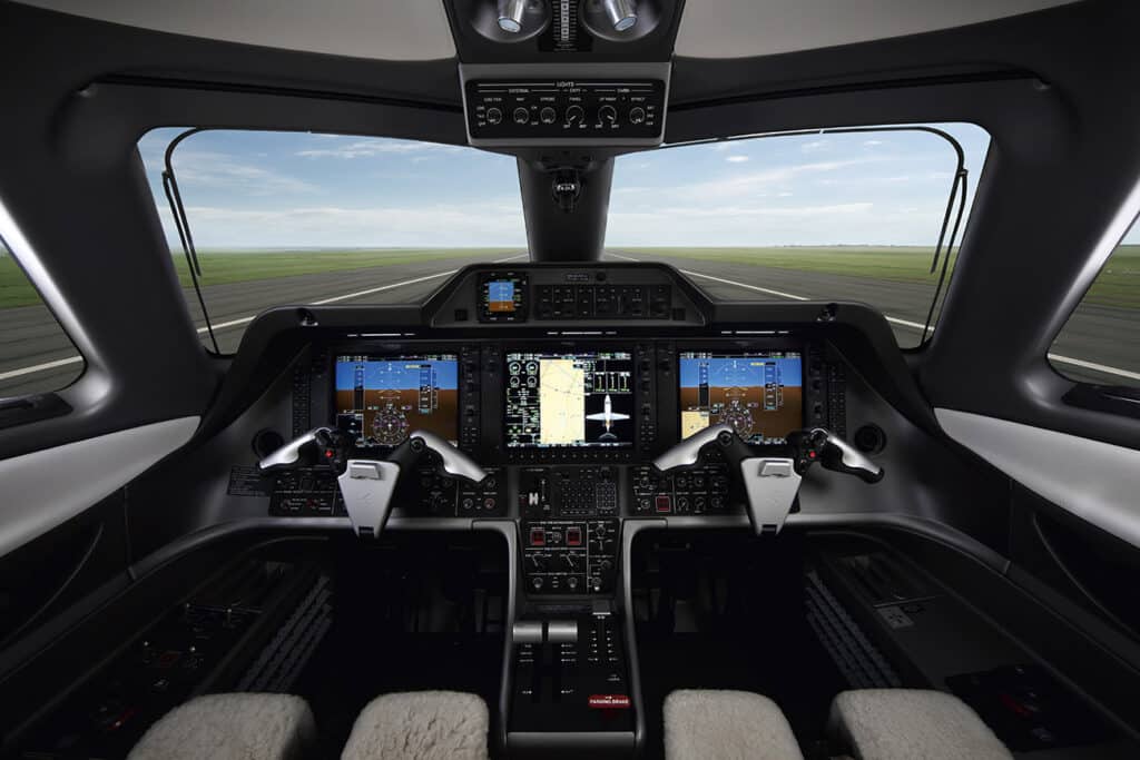 Embraer-Phenom-100E-6 Embraer Phenom 100E 6