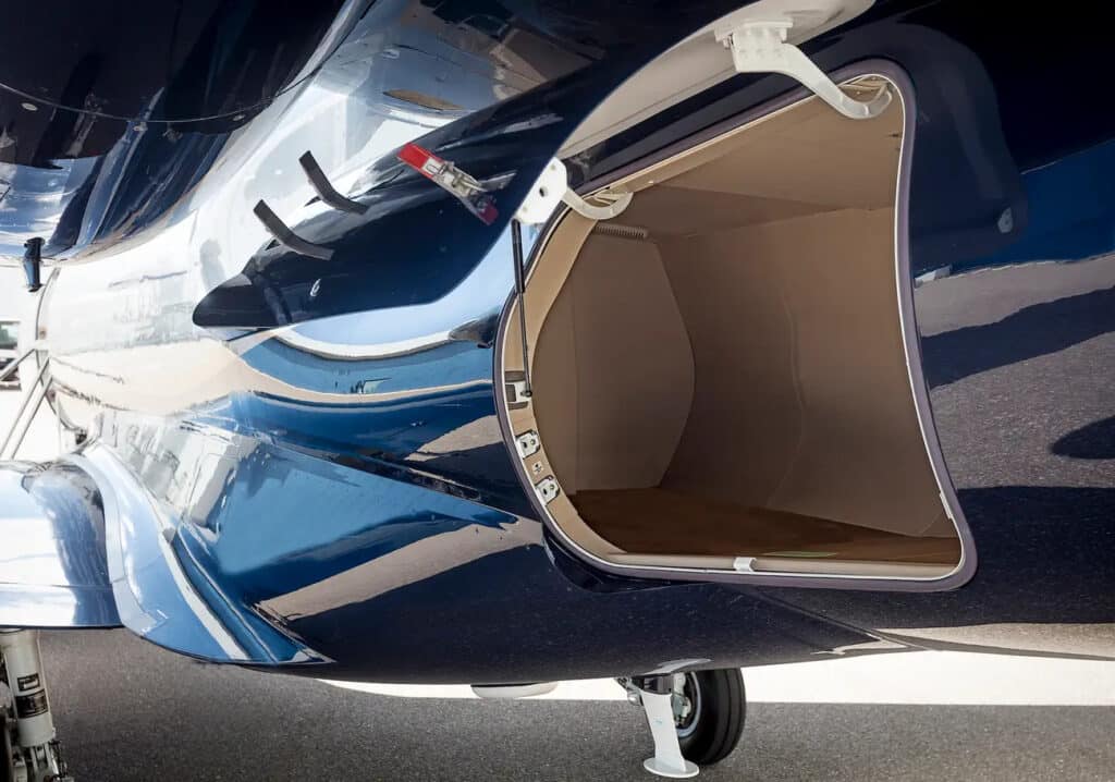 Embraer Phenom 300E 12