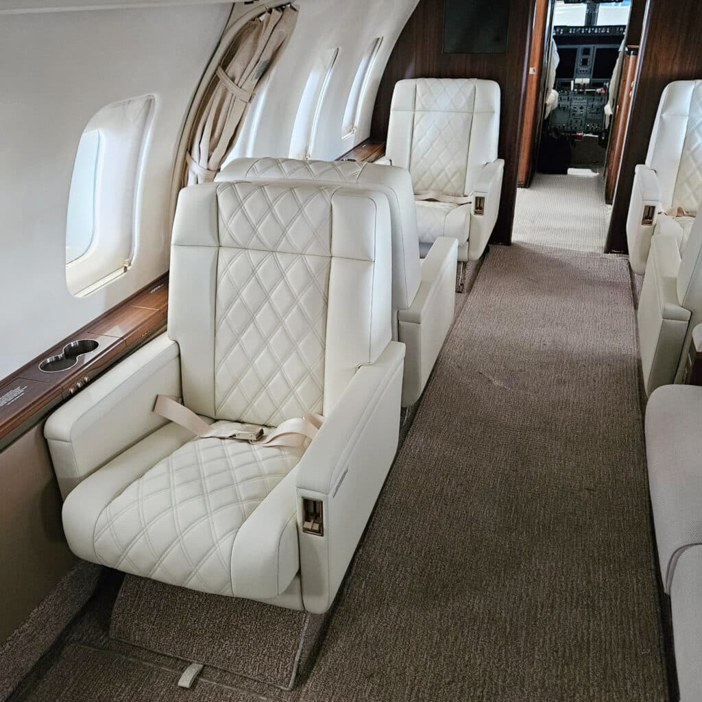 2009-Bombardier-Challenger-605-9H-ALD-file-image-002