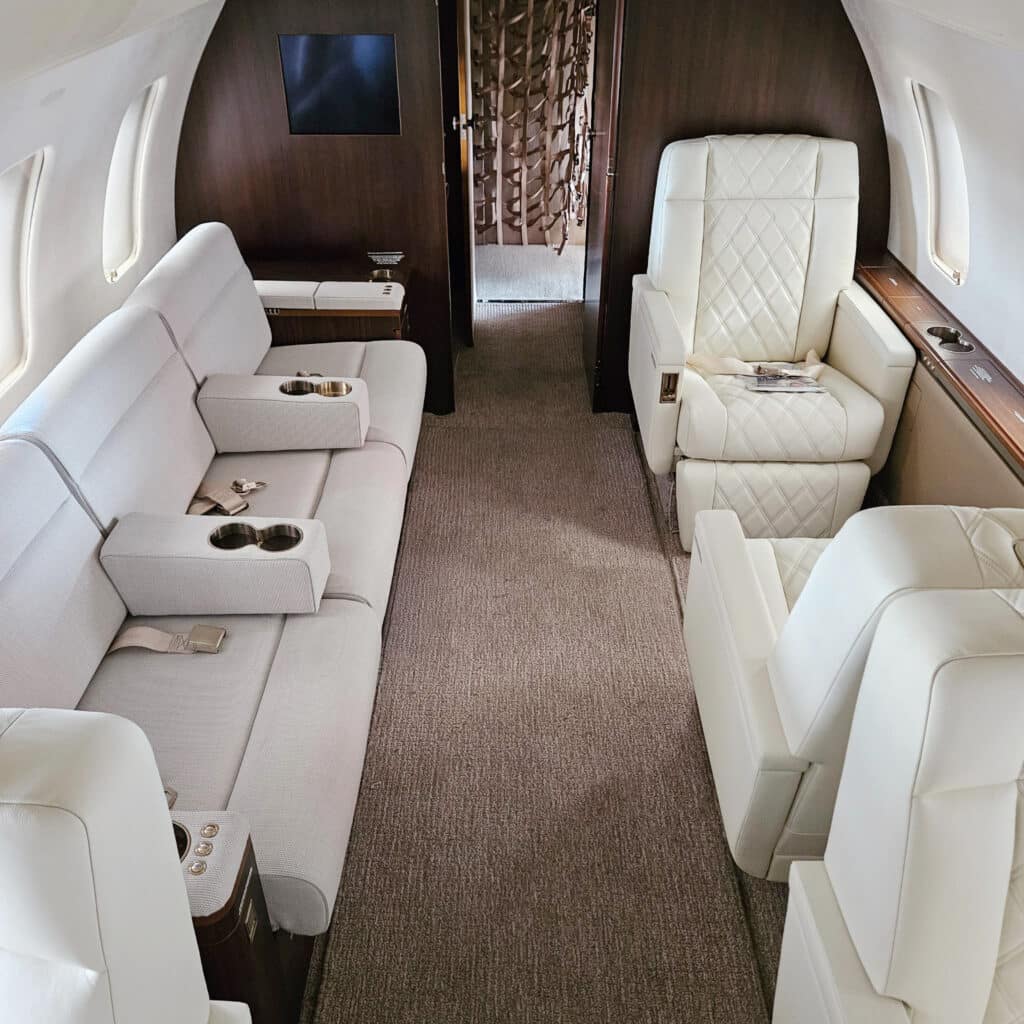 2009-Bombardier-Challenger-605-9H-ALD-file-image-004