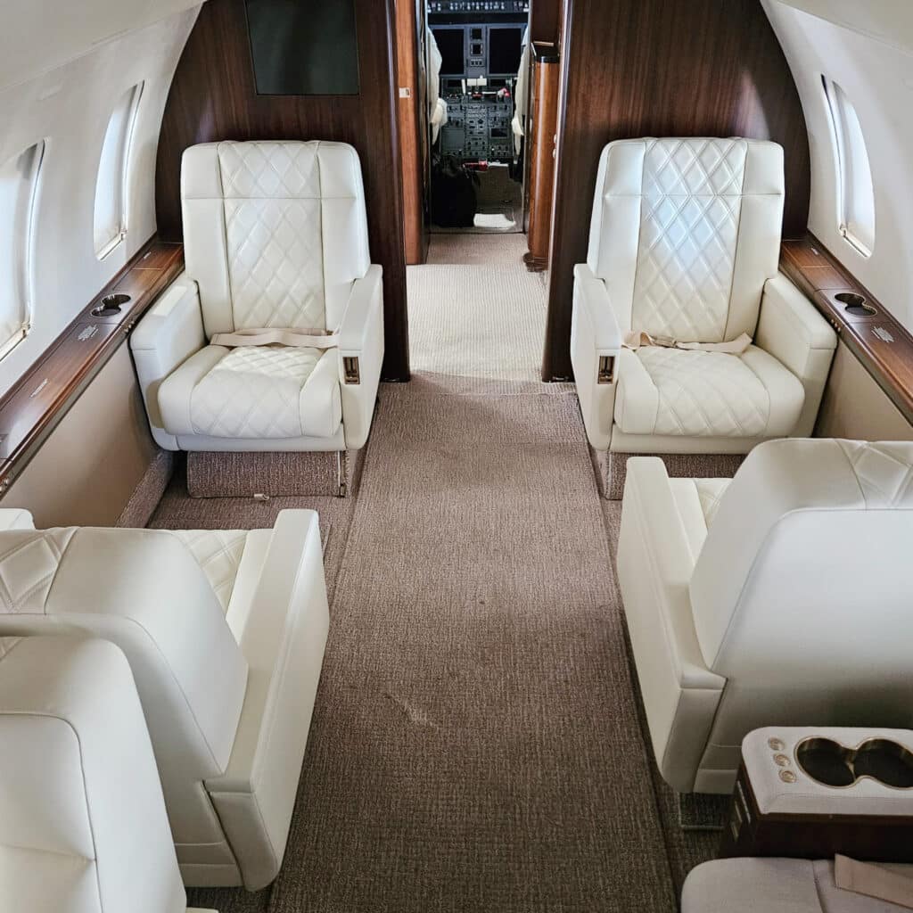 2009-Bombardier-Challenger-605-9H-ALD-file-image-005