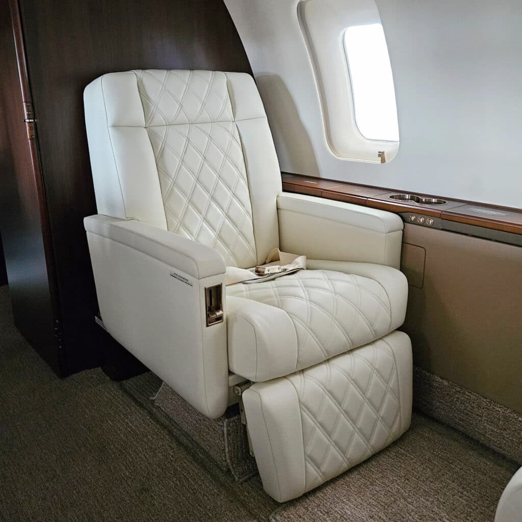 2009-Bombardier-Challenger-605-9H-ALD-file-image-006
