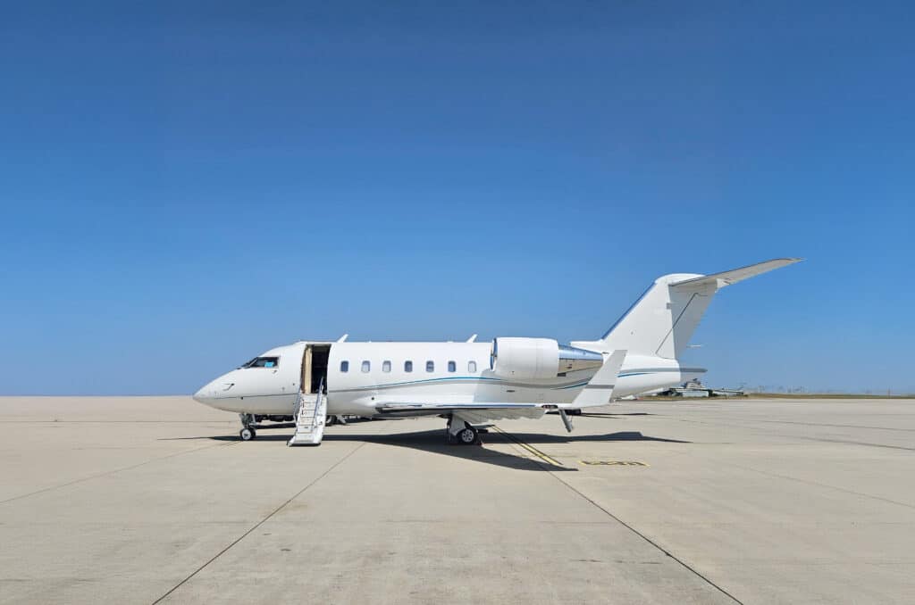 2009-Challenger-605-9H-ALD-Photo-002-