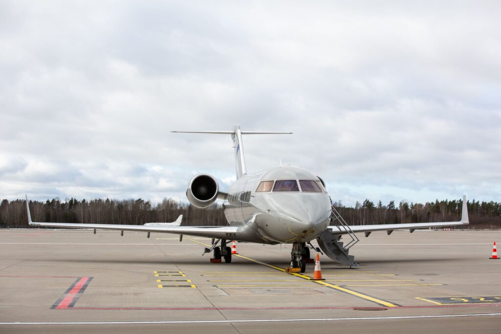 2003-Bombardier-Challenger-604-YL-TIM-file-image-28